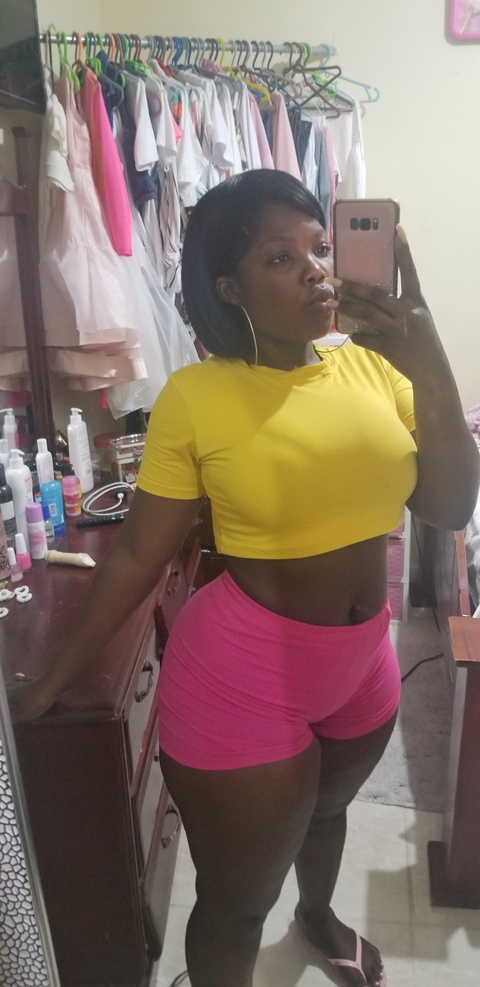 Header of anyelinahot27