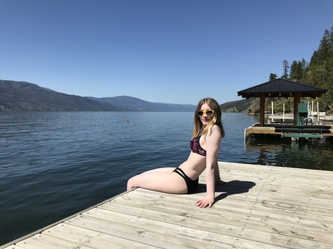 Header of blondettegirl